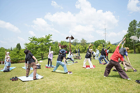 480yoga1.jpg