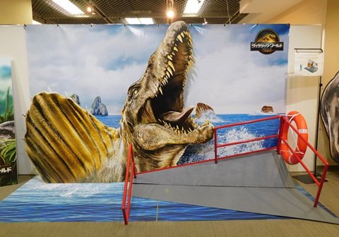 jurassicworld_popup_sub2.jpg